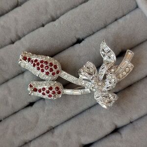 Vintage tulip bouquet ruby rhinestone silvertone brooch